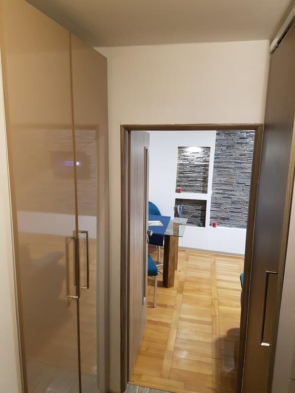 Woodstone Apartment Ploiesti Exterior photo